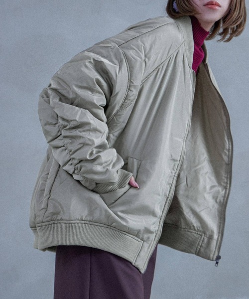 Fashion Letter（ファッションレター）の「ギャザースリーブ 中綿入り オーバーサイズMA-1（MA-1・レディース・ブラック/アイボリー/グレー・M）」の19枚目の写真