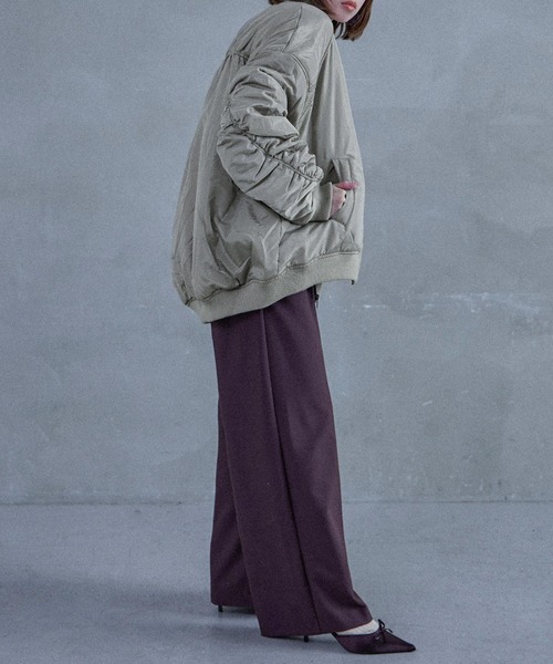 Fashion Letter（ファッションレター）の「ギャザースリーブ 中綿入り オーバーサイズMA-1（MA-1・レディース・ブラック/アイボリー/グレー・M）」の20枚目の写真