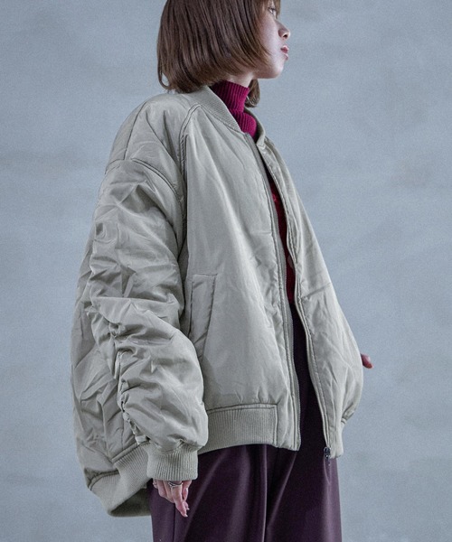 Fashion Letter（ファッションレター）の「ギャザースリーブ 中綿入り オーバーサイズMA-1（MA-1・レディース・ブラック/アイボリー/グレー・M）」の21枚目の写真