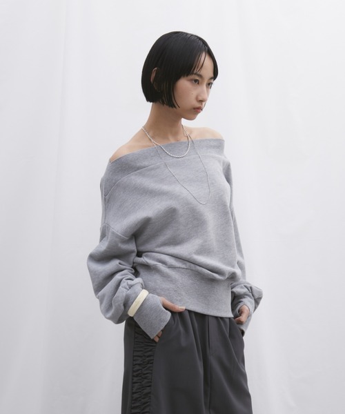 Aunt Marie's(アントマリーズ)の「ボリュームスリーブオフショルダースウェット(スウェット・レディース・チャコールグレー/グレー・FREE)」の8枚目の写真