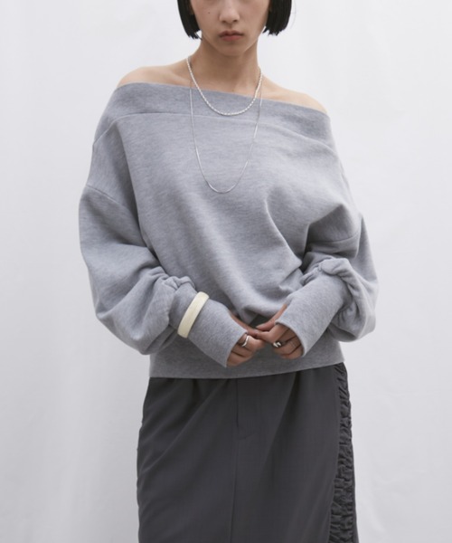 Aunt Marie's(アントマリーズ)の「ボリュームスリーブオフショルダースウェット(スウェット・レディース・チャコールグレー/グレー・FREE)」の4枚目の写真