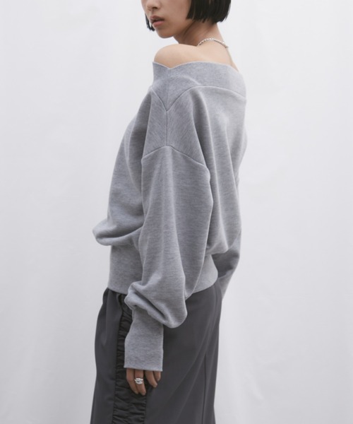 Aunt Marie's(アントマリーズ)の「ボリュームスリーブオフショルダースウェット(スウェット・レディース・チャコールグレー/グレー・FREE)」の6枚目の写真
