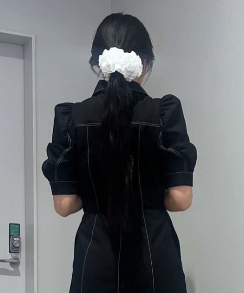 SLY（スライ）の「SATIN RIBBON CHOUCHOU サテン リボン シュシュ（シュシュ・レディース・ブラック/ホワイト・FREE）」の13枚目の写真