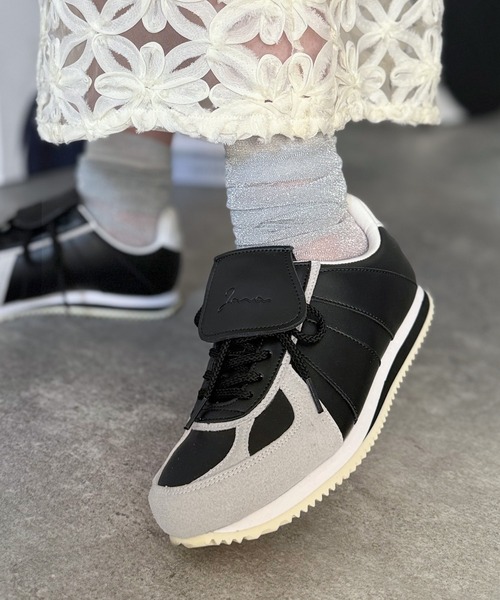 Java（ジャバ）の「この履き心地、病みつき。 RETRO OVER 軽量オーバータンスニーカー《JaVaジャバ 別注》（スニーカー・レディース・ホワイト/ブラック・LARGE/X-LARGE/MEDIUM/SMALL）」の3枚目の写真