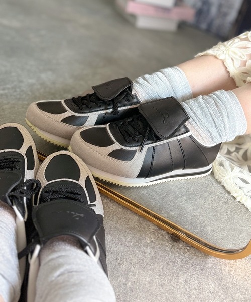 Java（ジャバ）の「この履き心地、病みつき。 RETRO OVER 軽量オーバータンスニーカー《JaVaジャバ 別注》（スニーカー・レディース・ホワイト/ブラック・LARGE/X-LARGE/MEDIUM/SMALL）」の6枚目の写真