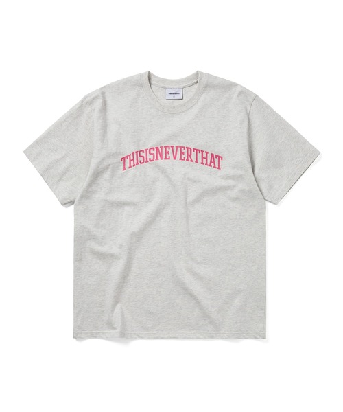 thisisneverthat(ディスイズネバーザット)の「Arch-Logo Tee(Tシャツ/カットソー・メンズ・チャコール/オートミール/ブルー系その他/ピンク/ホワイト・S/M/L/XL)」の3枚目の写真