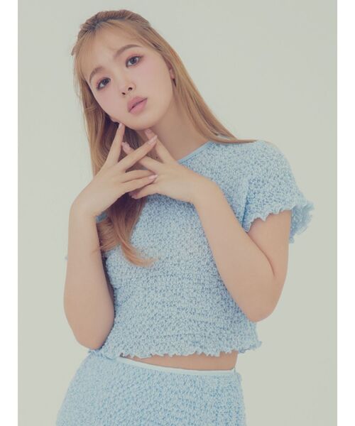 CALNAMUR(カルナムール)の「SHINY TEXTURE CROPPED PO/シャイニーテクスチャークロップドプルオーバー(Tシャツ/カットソー・レディース・ピンク/ブルー/ライトイエロー・FREE)」の4枚目の写真