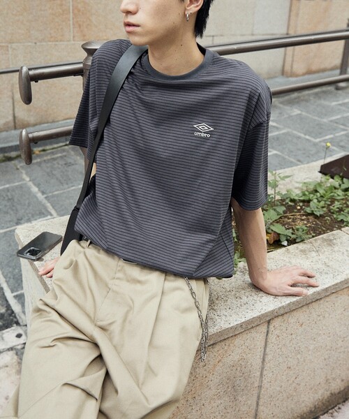 UMBRO（アンブロ）の「UMBRO/アンブロ 別注 UMBRO ボーダークルーネックTシャツ(限定展開)(UNISEX)（Tシャツ/カットソー・メンズ・ブラック/チャコールグレー・MEDIUM/LARGE）」の20枚目の写真
