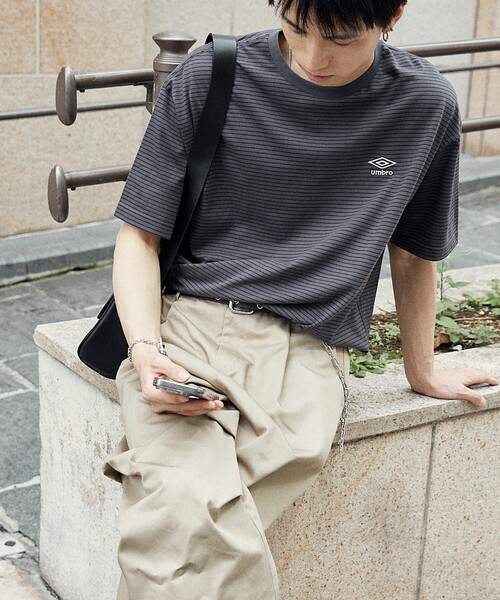 UMBRO（アンブロ）の「UMBRO/アンブロ 別注 UMBRO ボーダークルーネックTシャツ(限定展開)(UNISEX)（Tシャツ/カットソー・メンズ・ブラック/チャコールグレー・MEDIUM/LARGE）」の22枚目の写真