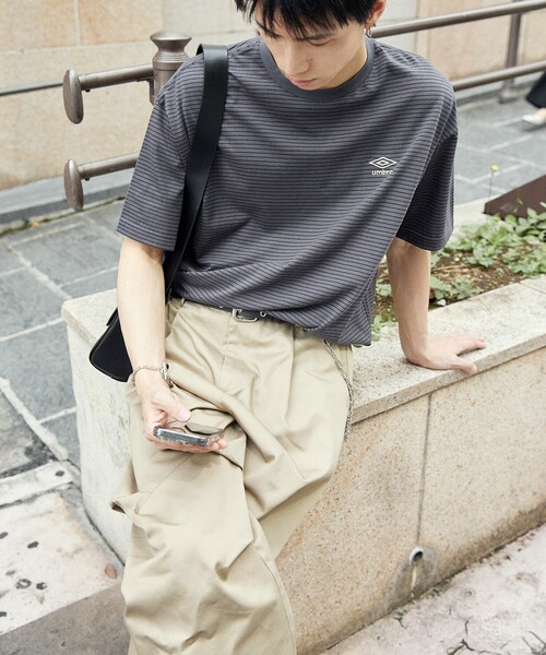 UMBRO（アンブロ）の「UMBRO/アンブロ 別注 UMBRO ボーダークルーネックTシャツ(限定展開)(UNISEX)（Tシャツ/カットソー・メンズ・ブラック/チャコールグレー・MEDIUM/LARGE）」の16枚目の写真