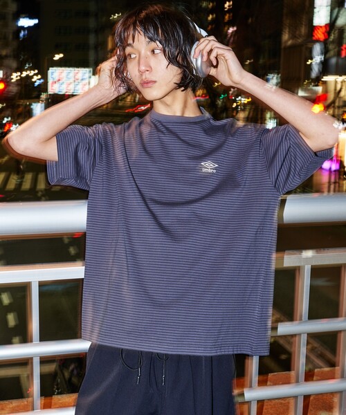 UMBRO（アンブロ）の「UMBRO/アンブロ 別注 UMBRO ボーダークルーネックTシャツ(限定展開)(UNISEX)（Tシャツ/カットソー・メンズ・ブラック/チャコールグレー・MEDIUM/LARGE）」の17枚目の写真