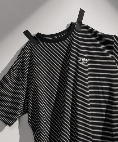 UMBRO（アンブロ）の「UMBRO/アンブロ 別注 UMBRO ボーダークルーネックTシャツ(限定展開)(UNISEX)（Tシャツ/カットソー・メンズ・ブラック/チャコールグレー・MEDIUM/LARGE）」の11枚目の写真