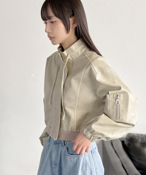 UNE MANSION（ユヌマンション）の「セミクロップドバイカラービンテージライクブルゾンライダースジャケット（ブルゾン・レディース・ブラック/アイボリー/ダークブラウン・FREE）」の6枚目の写真