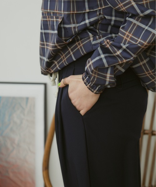 MERLOT(メルロー)の「ダブルウエストカットオフイージースラックス(スラックス・レディース・チャコールグレー/ブラック/ネイビー・FREE)」の9枚目の写真