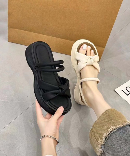 shoes365(シューズスリーシックスファイヴ)の「【shoes 365】リボンデザインダブルストラップ厚底サンダル (SS)(サンダル・レディース・ベージュ/オフホワイト/ブラック・22.5cm/23.0cm/23.5cm/24.0cm/24.5cm/25.0cm)」の4枚目の写真