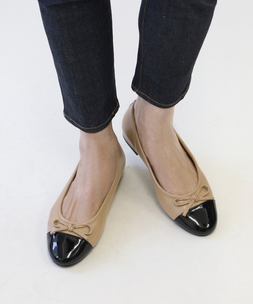 Fin（フィン）の「トゥキャップバレエシューズ【低反発スポンジ入り】（バレエシューズ・レディース・ブラック/ベージュ/ネイビー・25cm/24.5cm/24cm/23.5cm/23cm/22.5cm）」の2枚目の写真
