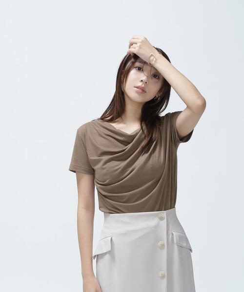 NATURAL BEAUTY BASIC(ナチュラルビューティーベーシック)の「◇ドレープデザイントップス(Tシャツ/カットソー・レディース・ブラウン/ブラック/オフホワイト・FREE)」の1枚目の写真