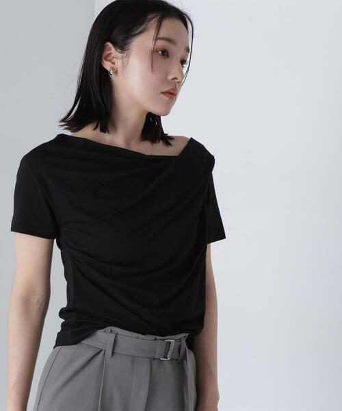 NATURAL BEAUTY BASIC(ナチュラルビューティーベーシック)の「◇ドレープデザイントップス(Tシャツ/カットソー・レディース・ブラウン/ブラック/オフホワイト・FREE)」の3枚目の写真