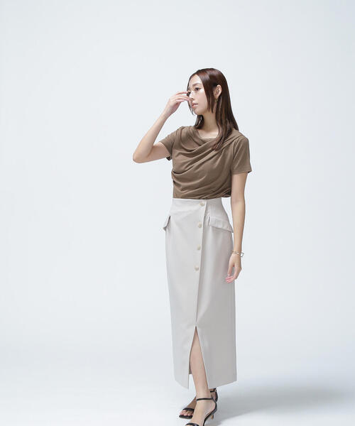 NATURAL BEAUTY BASIC（ナチュラルビューティーベーシック）の「◇ドレープデザイントップス（Tシャツ/カットソー・レディース・ブラウン/ブラック/オフホワイト・FREE）」の7枚目の写真