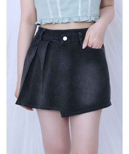 EATME(イートミー)の「アシンメトリープリーツミニデニムスカート(デニムスカート・レディース・ブラック/ライトブルー・SMALL/MEDIUM)」の2枚目の写真
