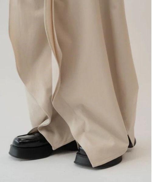Knuth Marf（クヌースマーフ）の「Knuth Marf slit deformed pants（その他パンツ・レディース・ベージュ/ブラック/ダークグレー・SMALL/MEDIUM）」の19枚目の写真