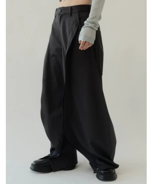 Knuth Marf（クヌースマーフ）の「Knuth Marf slit deformed pants（その他パンツ・レディース・ベージュ/ブラック/ダークグレー・SMALL/MEDIUM）」の9枚目の写真