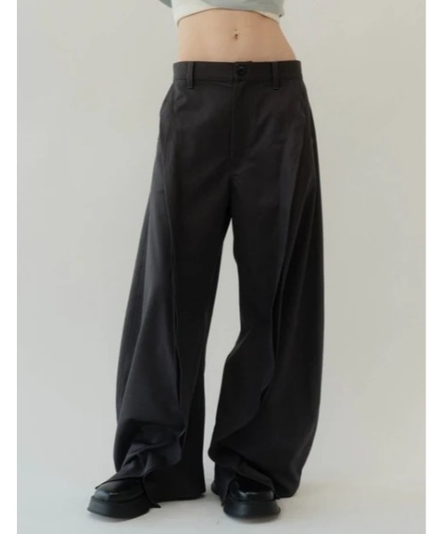 Knuth Marf（クヌースマーフ）の「Knuth Marf slit deformed pants（その他パンツ・レディース・ベージュ/ブラック/ダークグレー・SMALL/MEDIUM）」の8枚目の写真