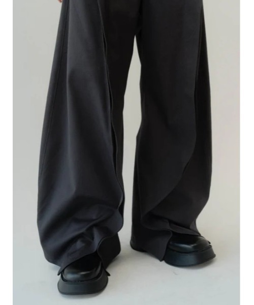 Knuth Marf（クヌースマーフ）の「Knuth Marf slit deformed pants（その他パンツ・レディース・ベージュ/ブラック/ダークグレー・SMALL/MEDIUM）」の7枚目の写真