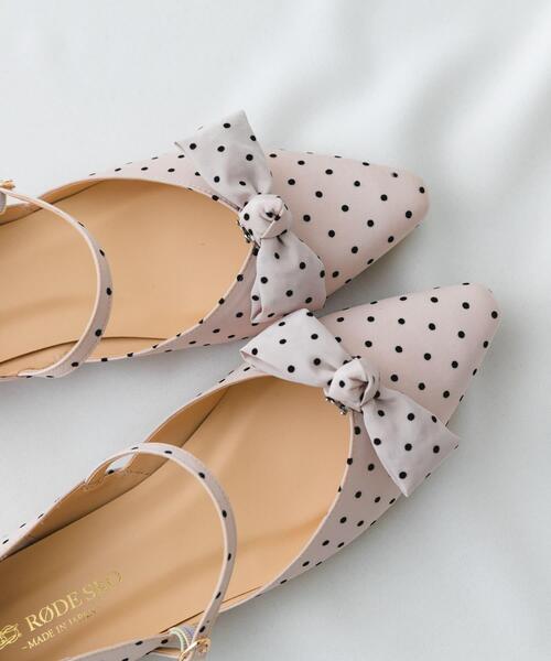 RODE SKO（ロデスコ）の「『WEB/一部店舗限定カラー』『MADE IN JAPAN』マルチWAYリボンパンプス（パンプス・レディース・ホワイト系その他/ブラック/ピンクベージュ/グレー・36/37/38）」の4枚目の写真