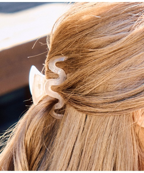 anap mimpi（アナップミンピ）の「ナミナミ クリア カラー ヘア バンスクリップ（バレッタ/ヘアクリップ・レディース・クリア/アイボリー/ラベンダー/イエロー・FREE）」の2枚目の写真