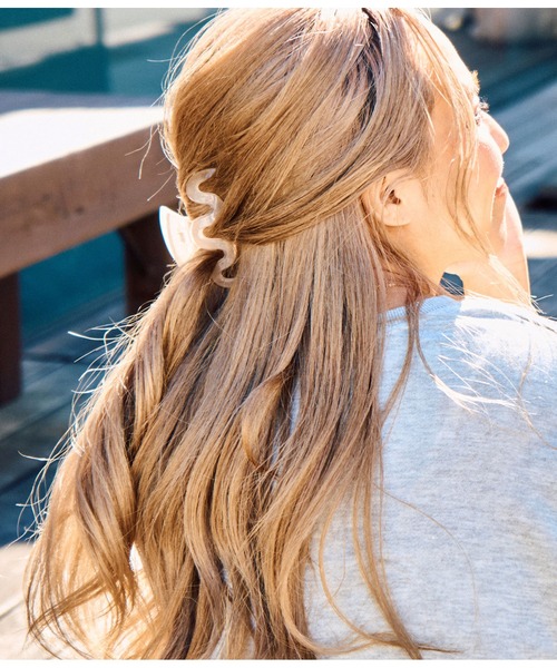 anap mimpi（アナップミンピ）の「ナミナミ クリア カラー ヘア バンスクリップ（バレッタ/ヘアクリップ・レディース・クリア/アイボリー/ラベンダー/イエロー・FREE）」の6枚目の写真