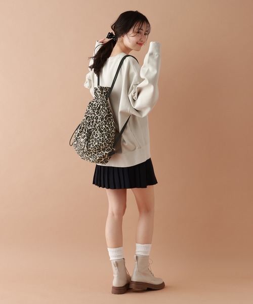 tiny tiny（ティニーティニー）の「ドロスト ナップサック[tiny tiny(ティニーティニー)]（バックパック/リュック・レディース・グリーン/アイボリー/ブラック/ブラック系その他/レオパード/ホワイト/その他/グレー系その他/ブラウン系その他/ホワイト系その他/ブラック系その他2/ブルー系その他/ブラック系その他3/ホワイト系その他2・0）」の16枚目の写真