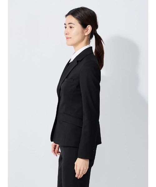 Perfect Suit FActory(パーフェクトスーツファクトリー)の「シルク混リクルートスーツ<撥水・撥油>テーラードジャケット 無地 ブラック(スーツジャケット・レディース・ブラック・13号/11号/9号/7号)」の11枚目の写真