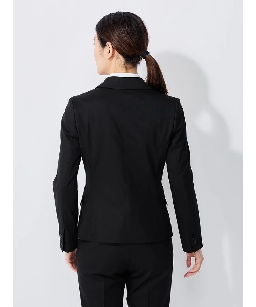 Perfect Suit FActory(パーフェクトスーツファクトリー)の「シルク混リクルートスーツ<撥水・撥油>テーラードジャケット 無地 ブラック(スーツジャケット・レディース・ブラック・13号/11号/9号/7号)」の12枚目の写真