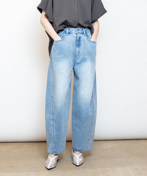 OSMOSIS（オズモーシス）の「タックデニムパンツ（デニムパンツ・レディース・ライトブルー/ブルー/ブラック系その他/ブルー系その他・ONE SIZE）」の3枚目の写真