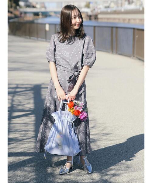 Te chichi TERRASSE（テチチテラス）の「【日比谷花壇コラボ】フラワープリントバッグ（ハンドバッグ・レディース・オフホワイト/ブルー/グレー・F）」の5枚目の写真