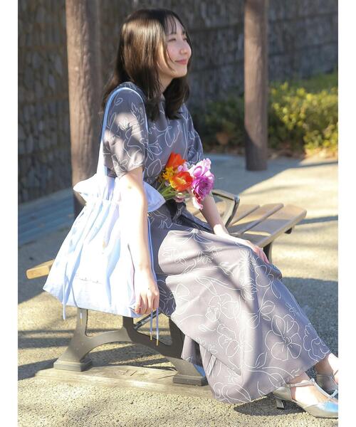 Te chichi TERRASSE（テチチテラス）の「【日比谷花壇コラボ】フラワープリントバッグ（ハンドバッグ・レディース・オフホワイト/ブルー/グレー・F）」の6枚目の写真