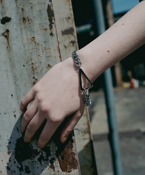 cii（シー）の「triangle bracelet / トライアングルブレスレット（ブレスレット・メンズ・シルバー・FREE）」の3枚目の写真