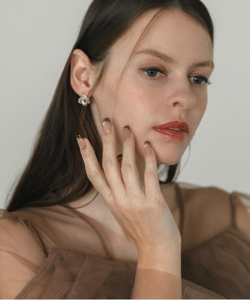 Anail（エーネイル）の「3D水光ネイルベージュマグネットブラウンフレンチシンプルスクエアネイルチップ（ネイルシール/ネイルチップ・レディース・ゴールド・SMALL/LARGE/MEDIUM）」の2枚目の写真