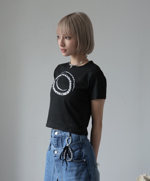 Ulysses(ユリシス)の「ロゴプリントクロップドTシャツ(Tシャツ/カットソー・レディース・ブラック/ホワイト・F)」の11枚目の写真