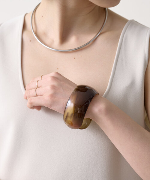 Omekashi(オメカシ)の「バングル(ブレスレット・レディース・オフホワイト/クリア/ブラック/ブラウン・ONE SIZE)」の1枚目の写真