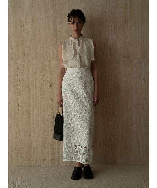 Te chichi CLASSIC（テチチクラシック）の「【JAPAN FABRIC】箔ドットジャガードラッフルヨークブラウス《2025summer catalog item》（シャツ/ブラウス・レディース・ベージュ・F）」の2枚目の写真