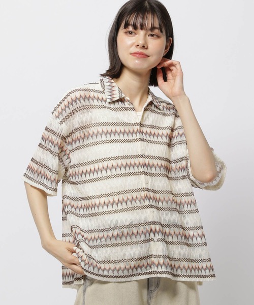 フリンジボーダー 半袖ブラウス Vフリルフェザー半袖ブラウス フリンジボーダー 半袖ブラウス Vフリルフェザー半袖ブラウス