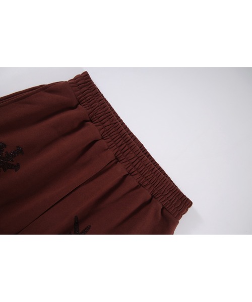 UNKNOWN LONDON（アンノウン・ロンドン）の「スウェットパンツ｜BROWN BLACK RHINESTONE JOGGER｜Unknown London（スウェットパンツ・メンズ・ブラウン・S/L/XL）」の3枚目の写真