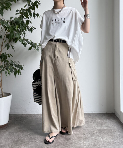 DouDou(ドゥドゥ)の「【WEB限定】カラーラインスリットTEE(Tシャツ/カットソー・レディース・ベージュ/オフホワイト/チャコールグレー・FREE)」の13枚目の写真