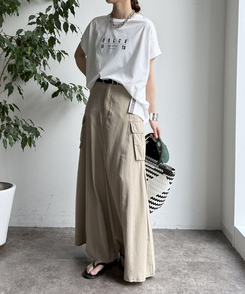 DouDou(ドゥドゥ)の「【WEB限定】カラーラインスリットTEE(Tシャツ/カットソー・レディース・ベージュ/オフホワイト/チャコールグレー・FREE)」の15枚目の写真