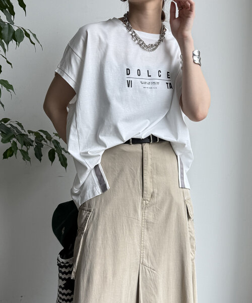 DouDou(ドゥドゥ)の「【WEB限定】カラーラインスリットTEE(Tシャツ/カットソー・レディース・ベージュ/オフホワイト/チャコールグレー・FREE)」の19枚目の写真