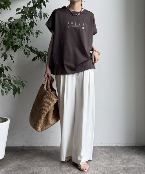 DouDou(ドゥドゥ)の「【WEB限定】カラーラインスリットTEE(Tシャツ/カットソー・レディース・ベージュ/オフホワイト/チャコールグレー・FREE)」の22枚目の写真