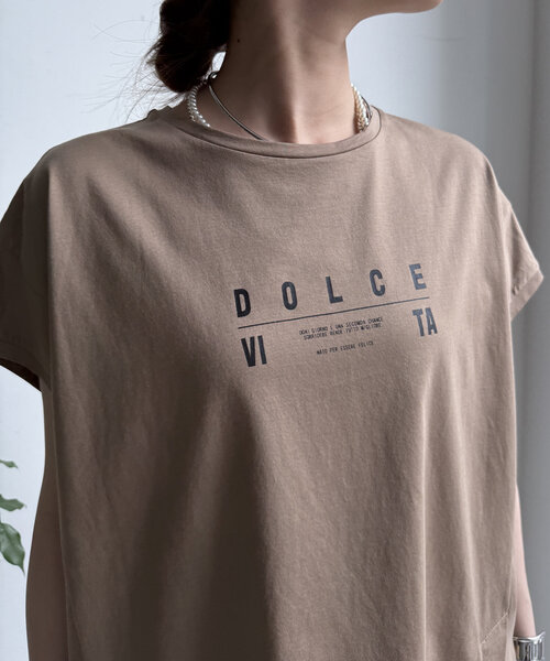 DouDou(ドゥドゥ)の「【WEB限定】カラーラインスリットTEE(Tシャツ/カットソー・レディース・ベージュ/オフホワイト/チャコールグレー・FREE)」の6枚目の写真