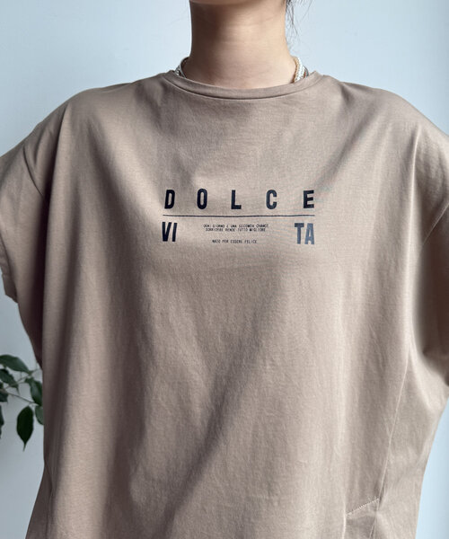 DouDou(ドゥドゥ)の「【WEB限定】カラーラインスリットTEE(Tシャツ/カットソー・レディース・ベージュ/オフホワイト/チャコールグレー・FREE)」の11枚目の写真